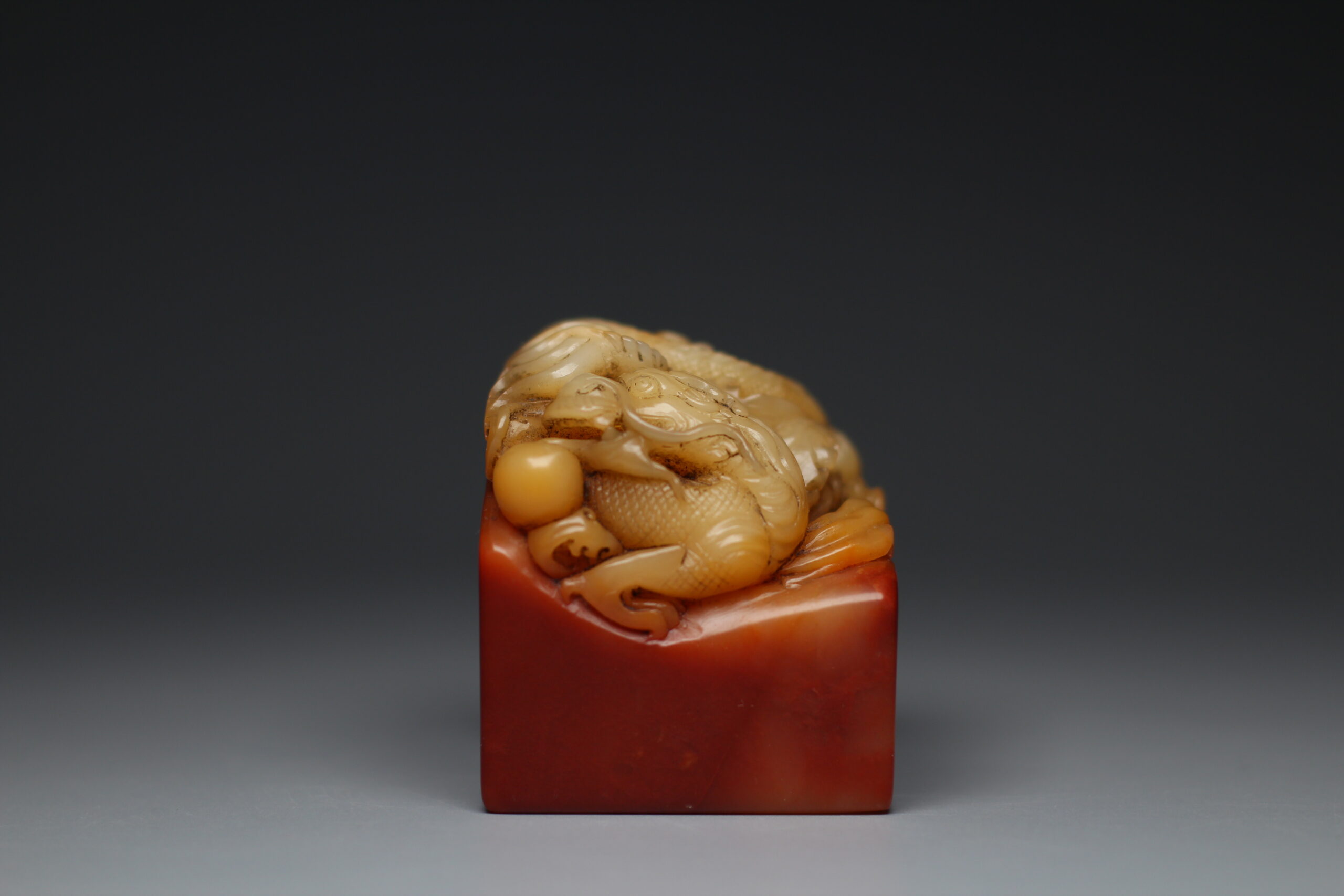 清時代中期 寿山石 蠟燭紅芙蓉石 古印材 龍印鈕 - 正一古美術