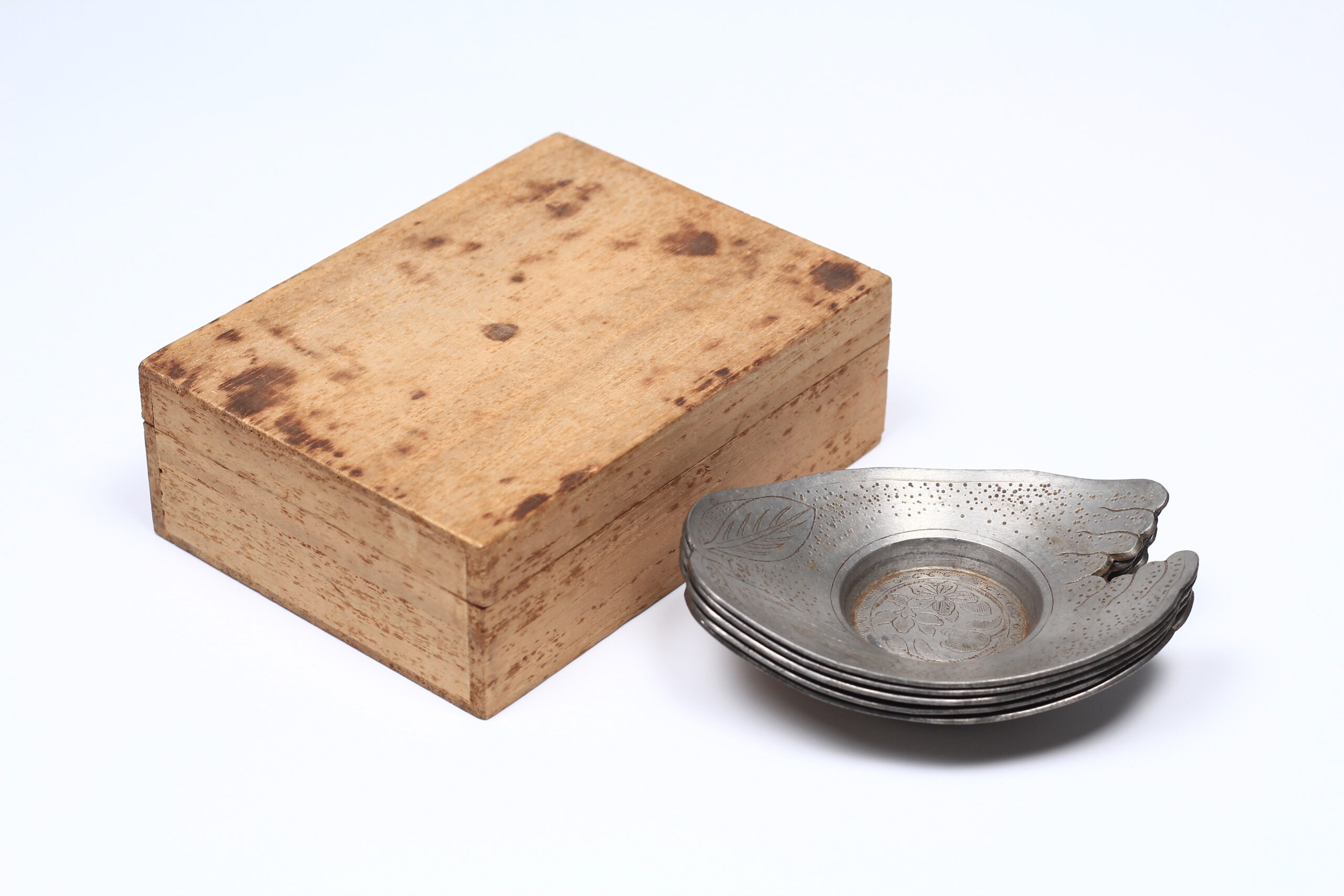 EIKI金沢市旧家うぶだし 古錫製 雲生茂威號造 花菱型茶托5客 中国古玩 煎茶道具